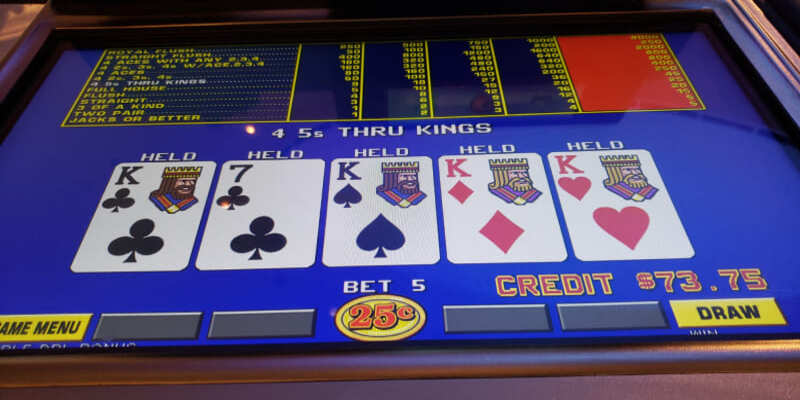 Video Poker là sự hòa quyện giữa truyền thống và máy slot